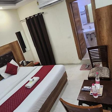 Hotel Redton New Delhi Exterior foto
